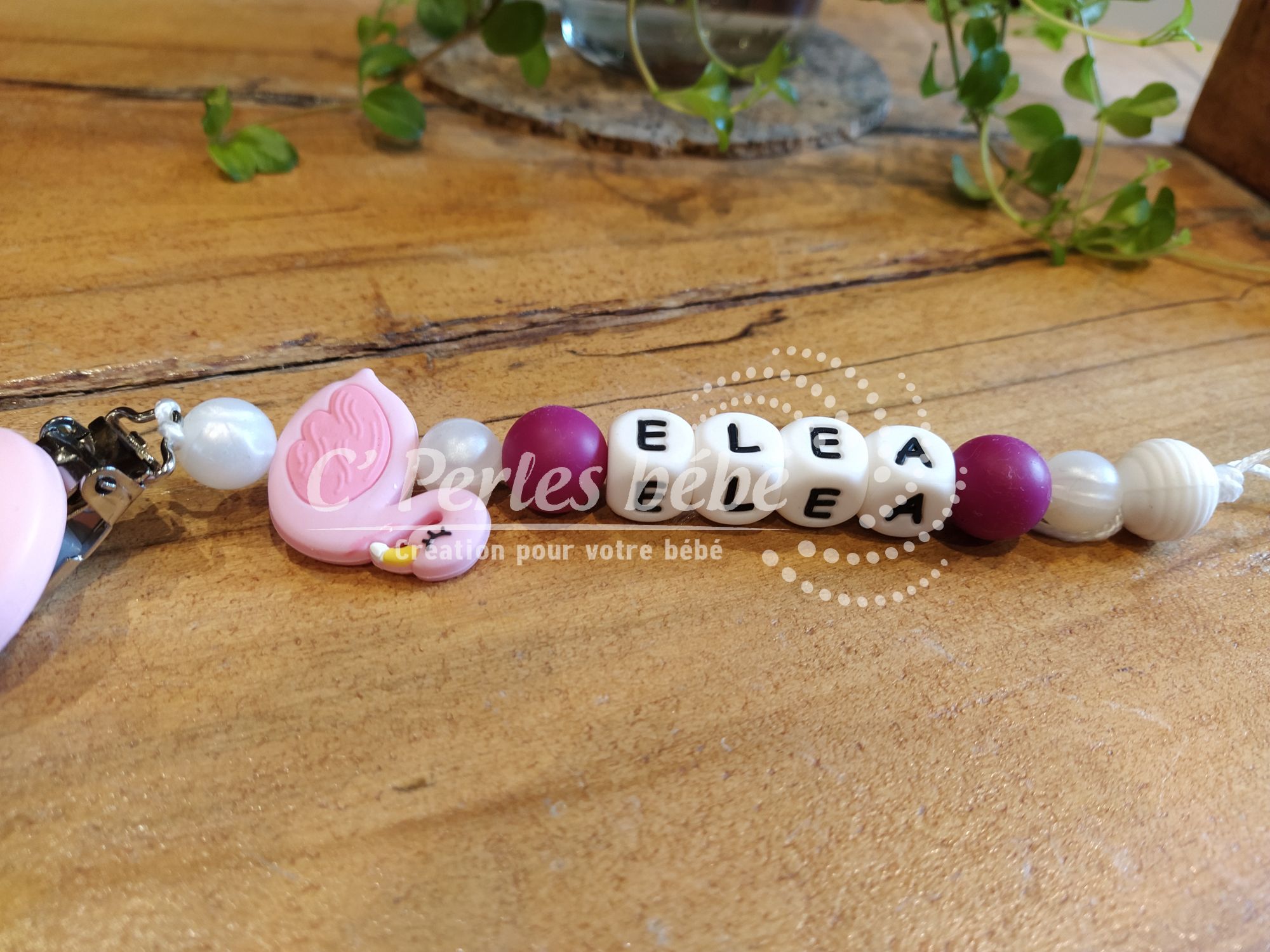 Attache tétine fille