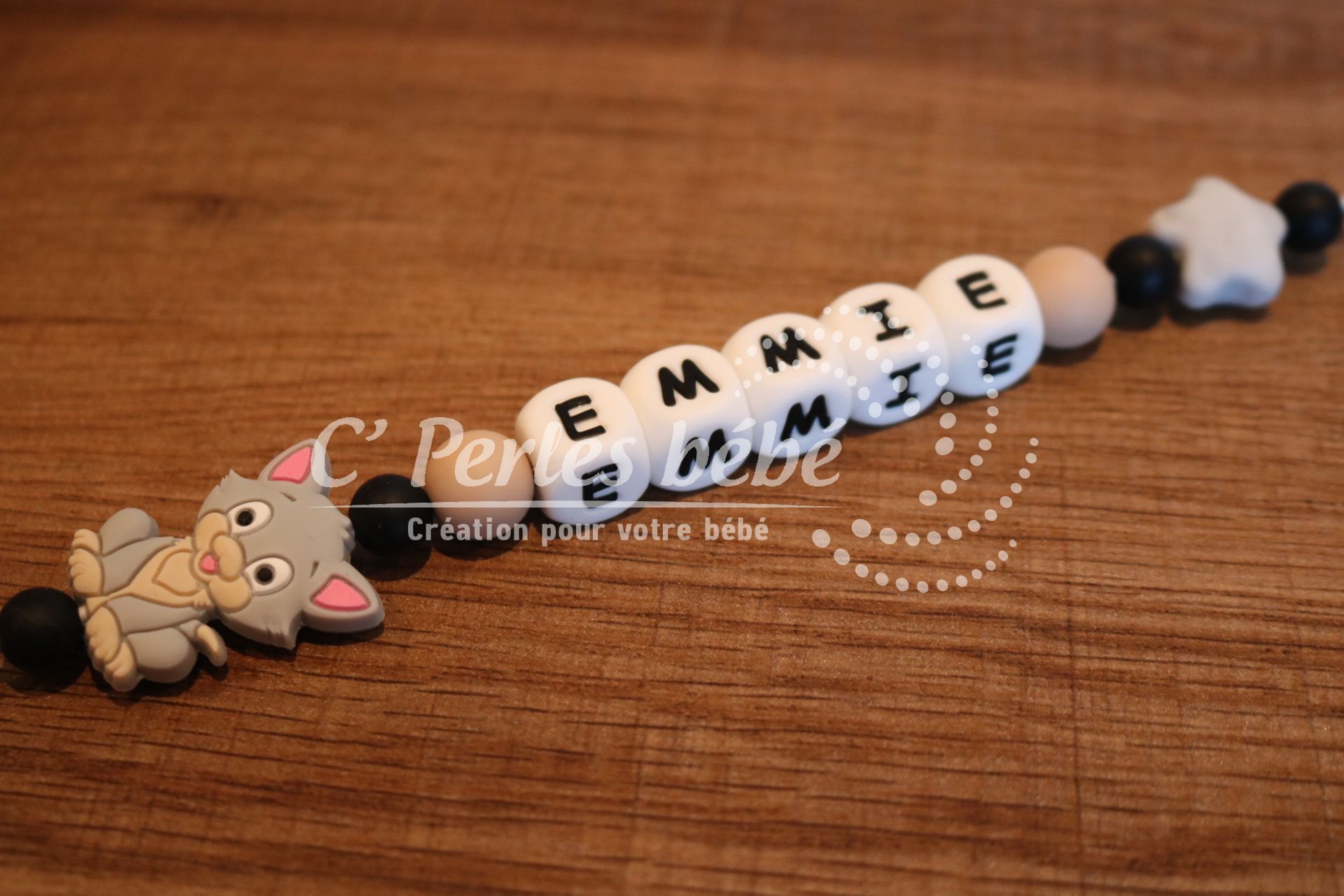 Attache tétine chat