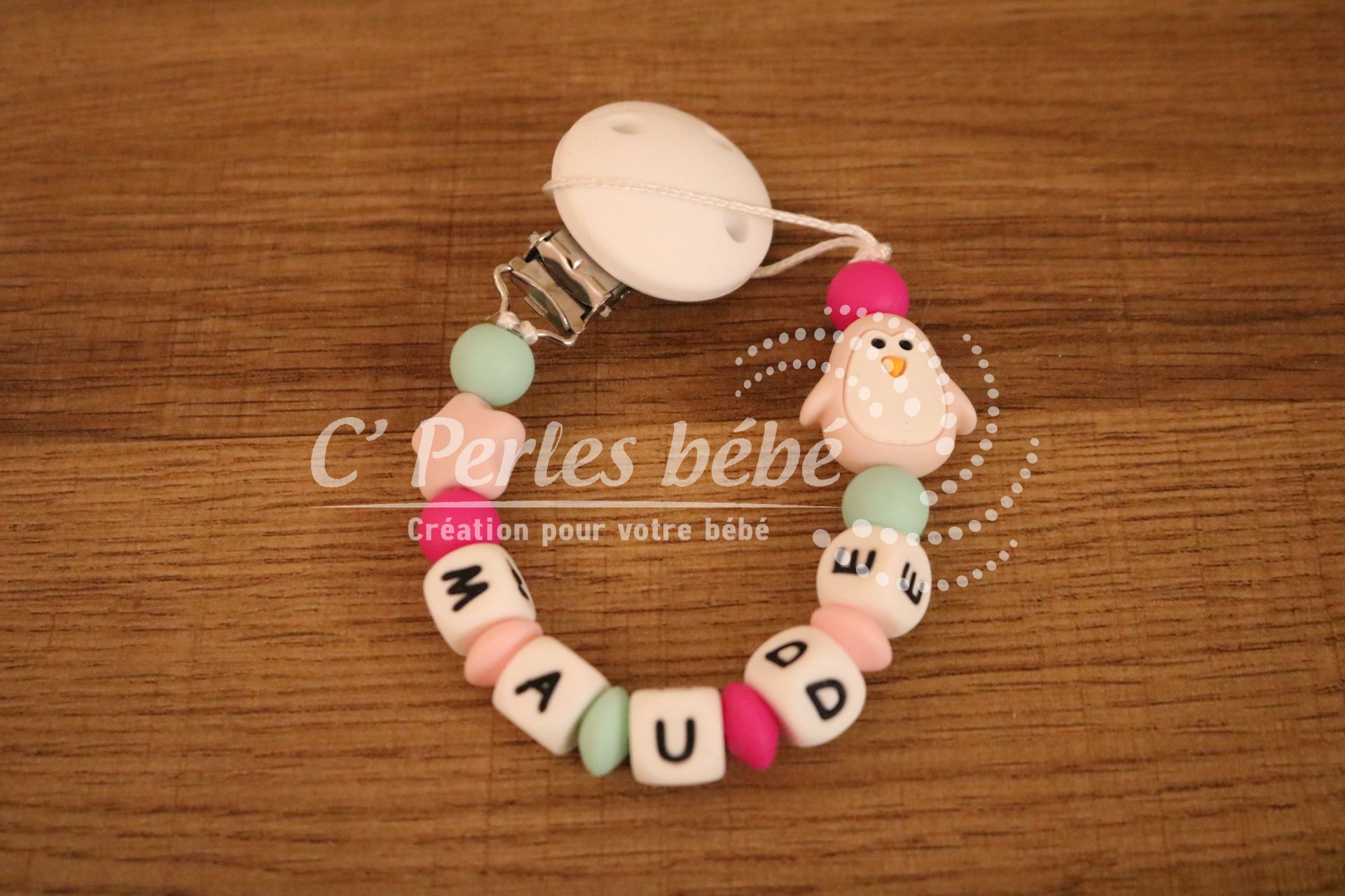 Attache tétine pingouin personnalisé