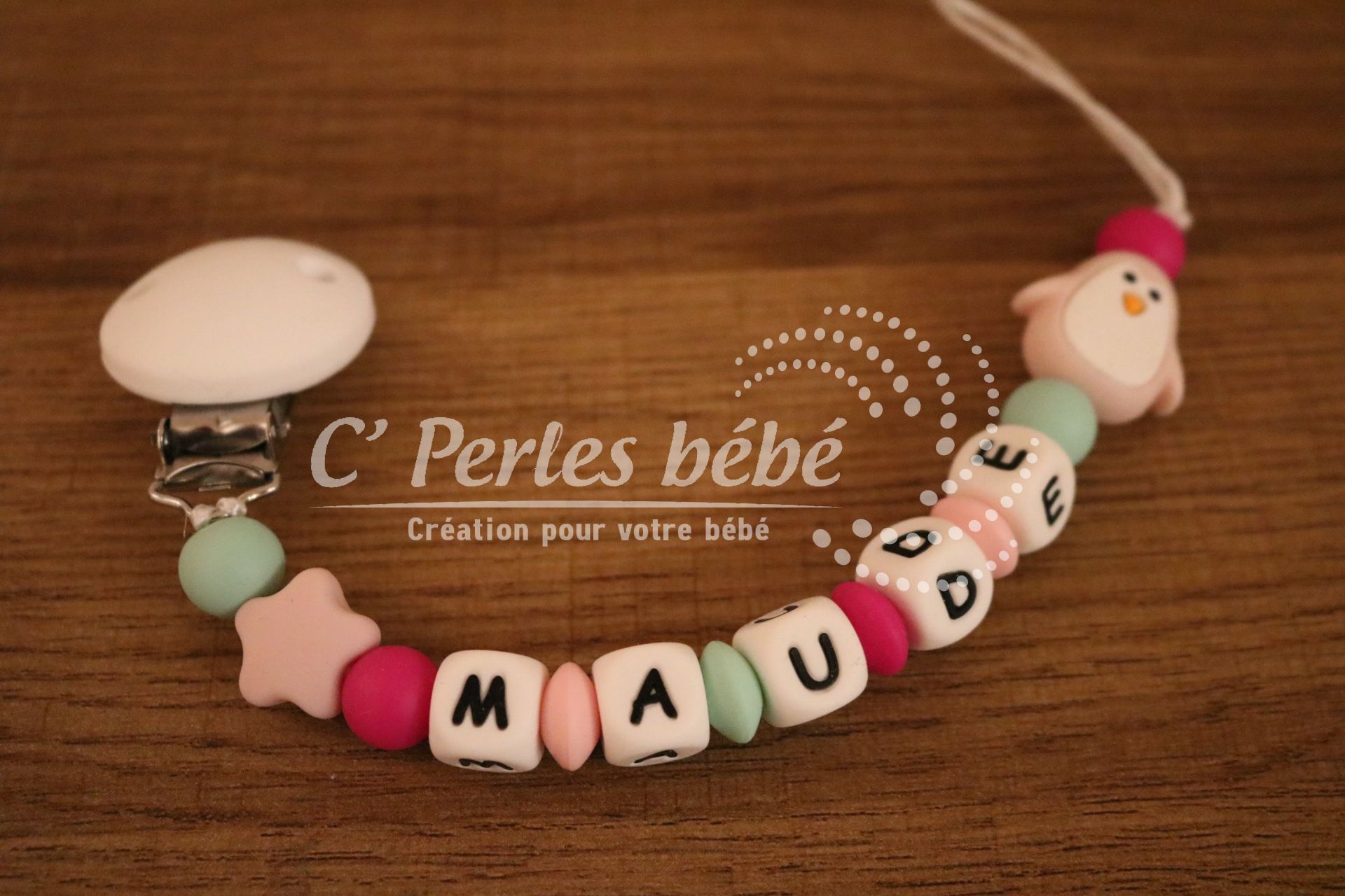 Attache tétine pingouin personnalisé