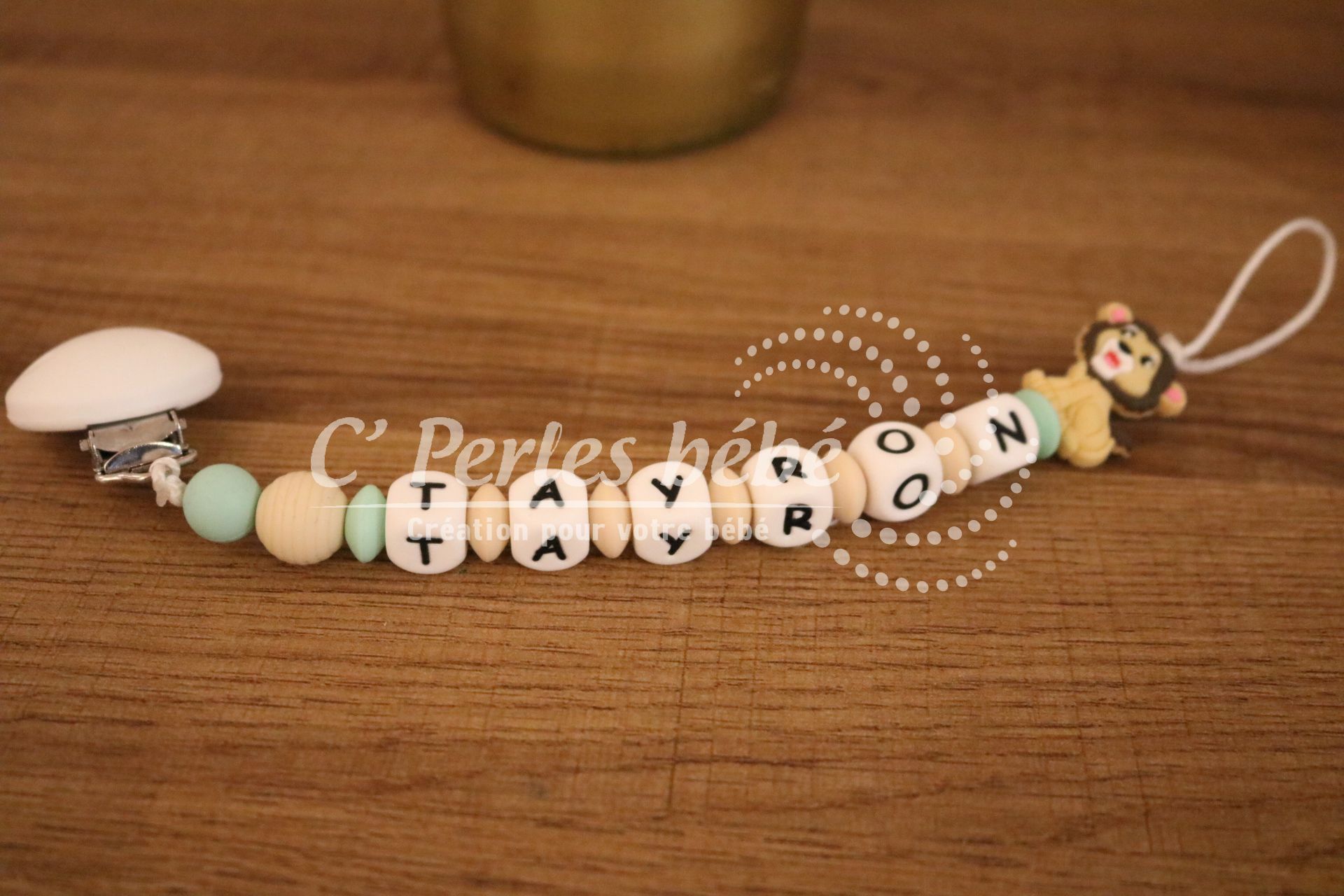 Attache tétine lion personnalisé